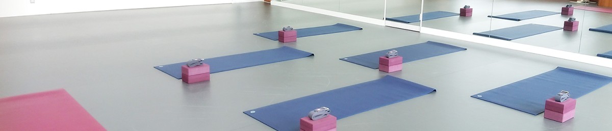 大人の女性が取り組みやすいヨガのレッスン